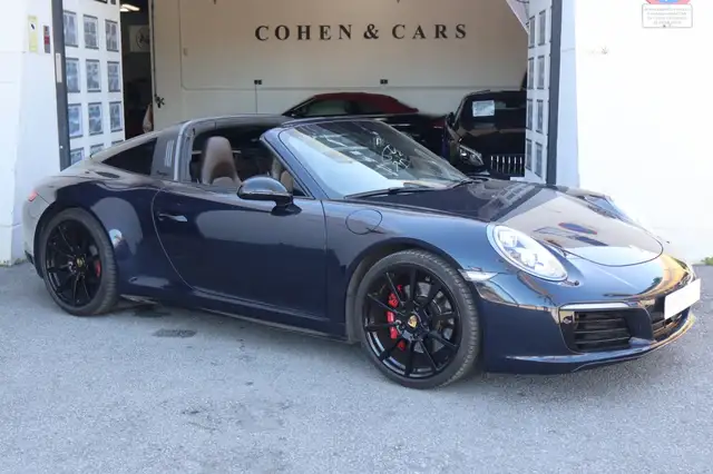 Porsche 991 view 4