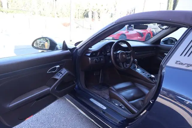 Porsche 991 view 11