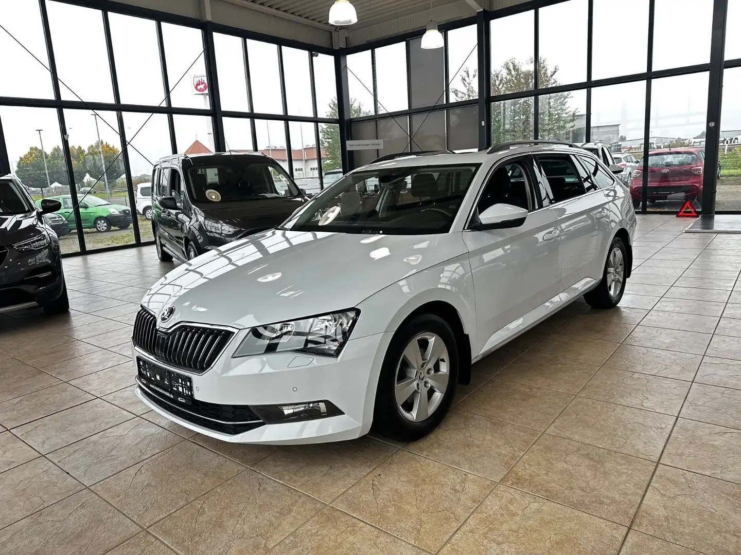 Skoda Superb Combi Ambition 4x4 Weiß - 1