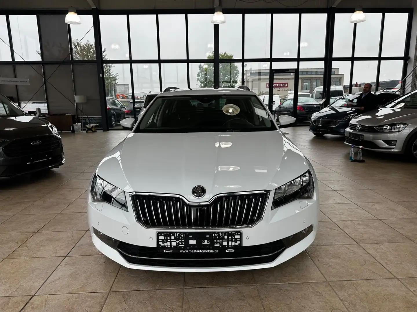 Skoda Superb Combi Ambition 4x4 Weiß - 2