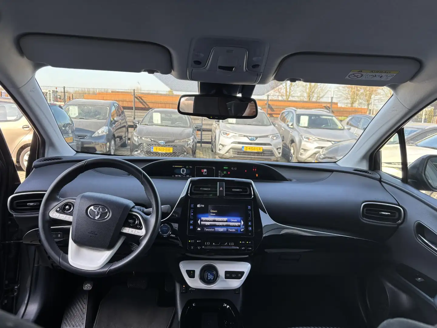 Toyota Prius 1.8 Plug-in Dynamic Zeer uniek!| Solar Panel dak | Grijs - 2
