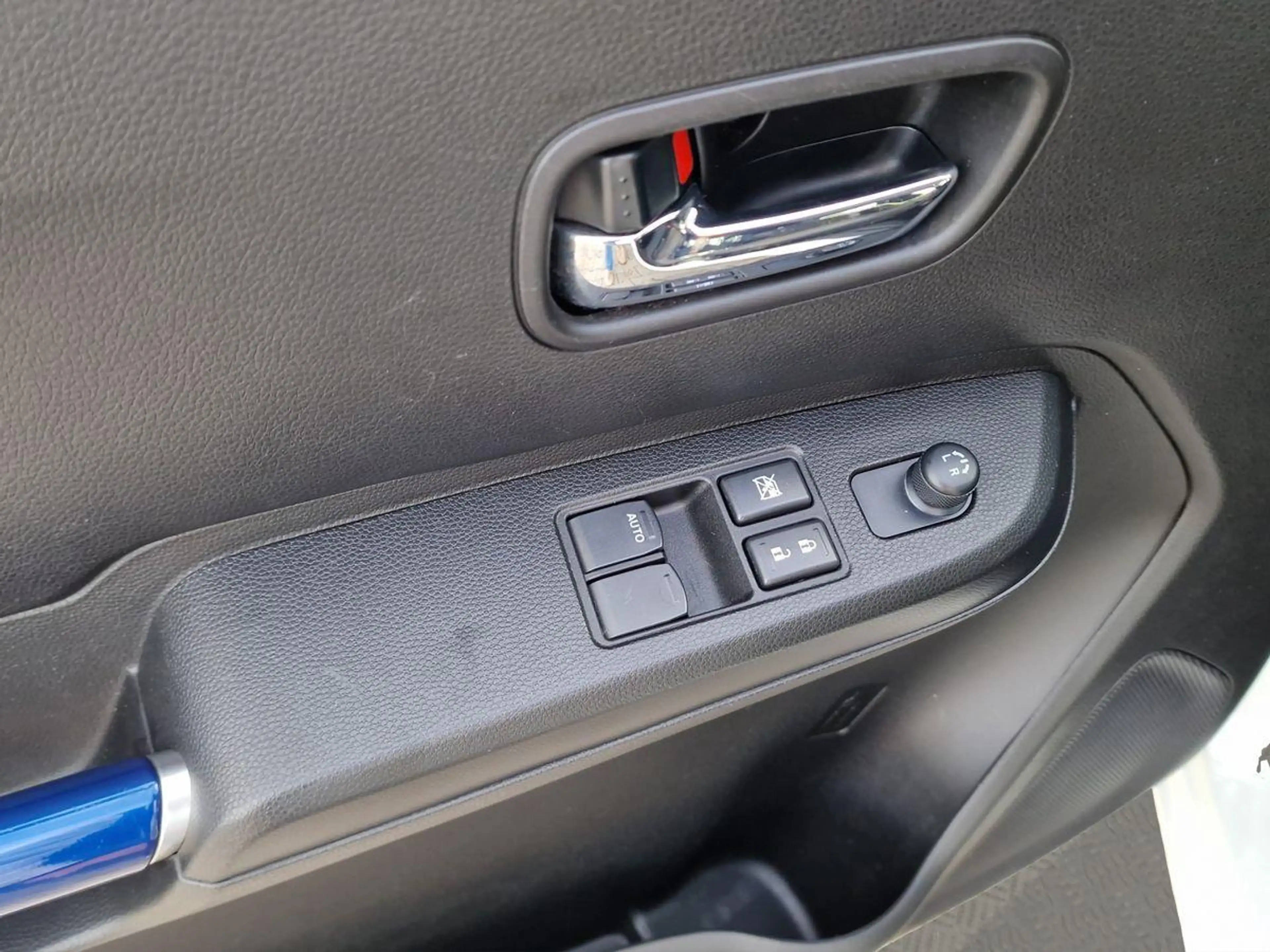 Suzuki Ignis 1.2 Hybrid Club — photo 11