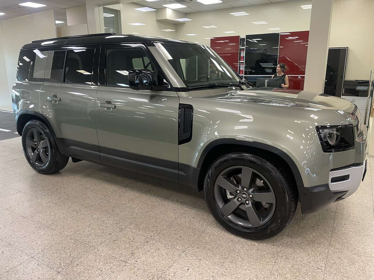 Land Rover Defender Defender 110 3.0D I6 200 CV AWD Auto SE Autocarro N1
