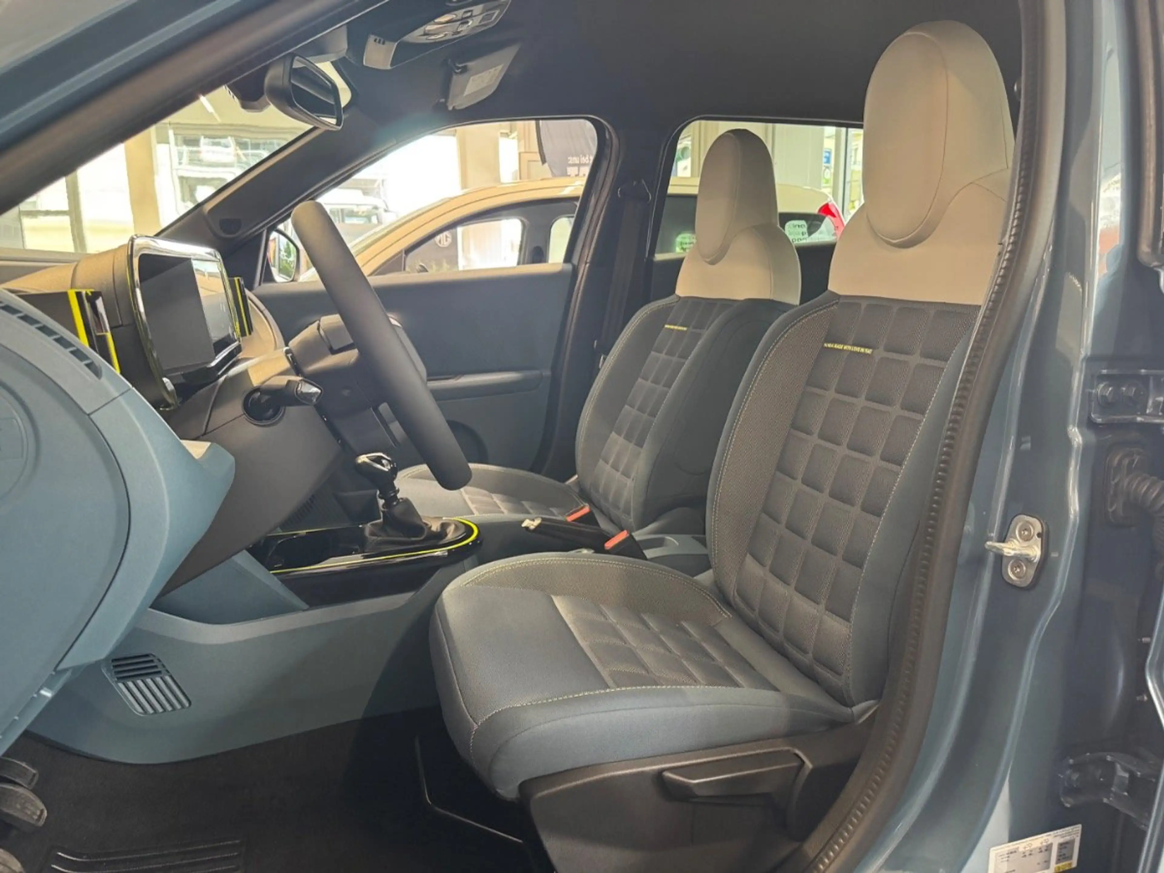 Fiat Grande Panda 1.2 Turbo 74 kW La Prima LED+Navi — photo 7