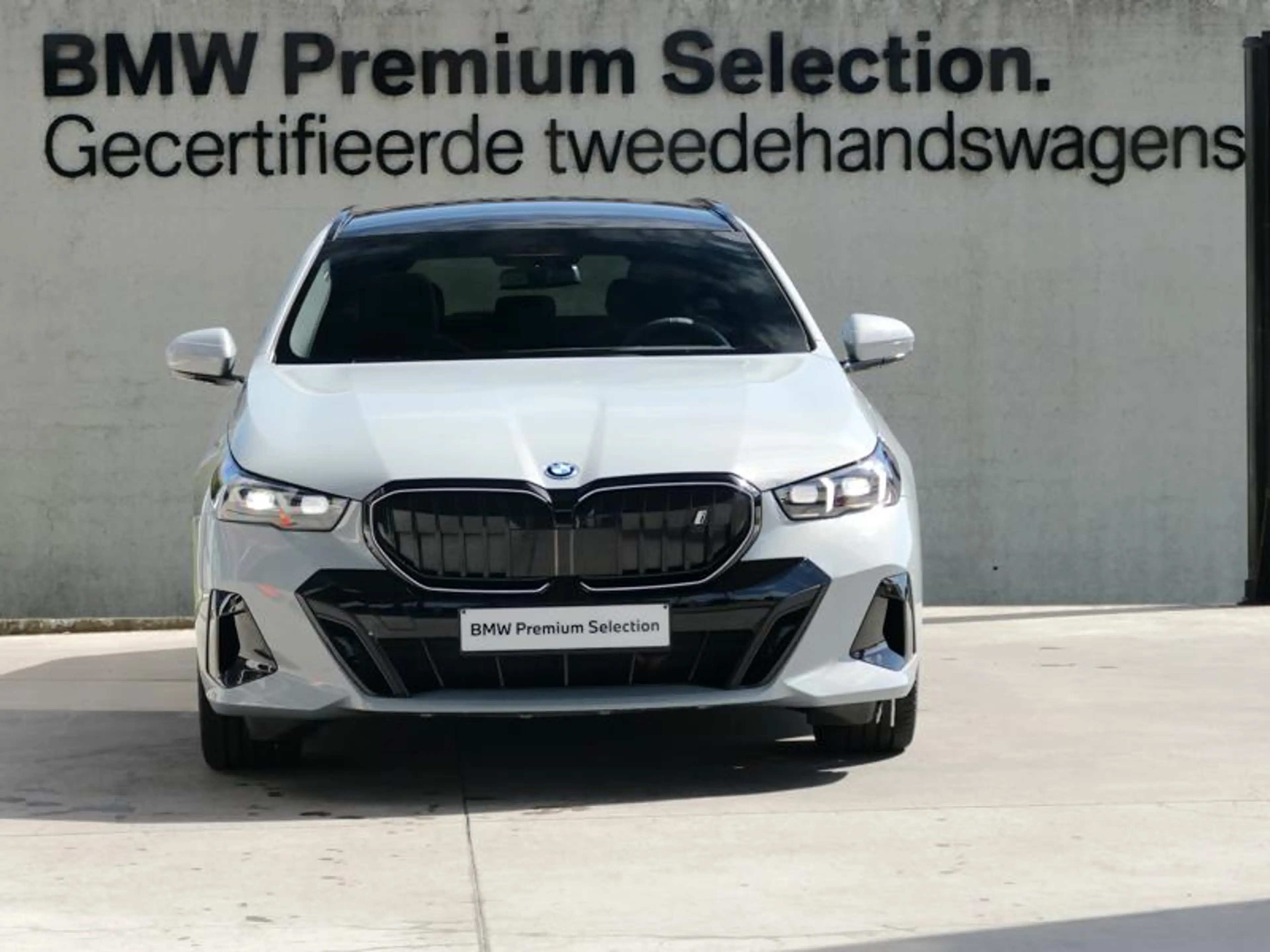 BMW i5 eDrive40 Touring M Sport Pro | PANO | Drive Pro — photo 2