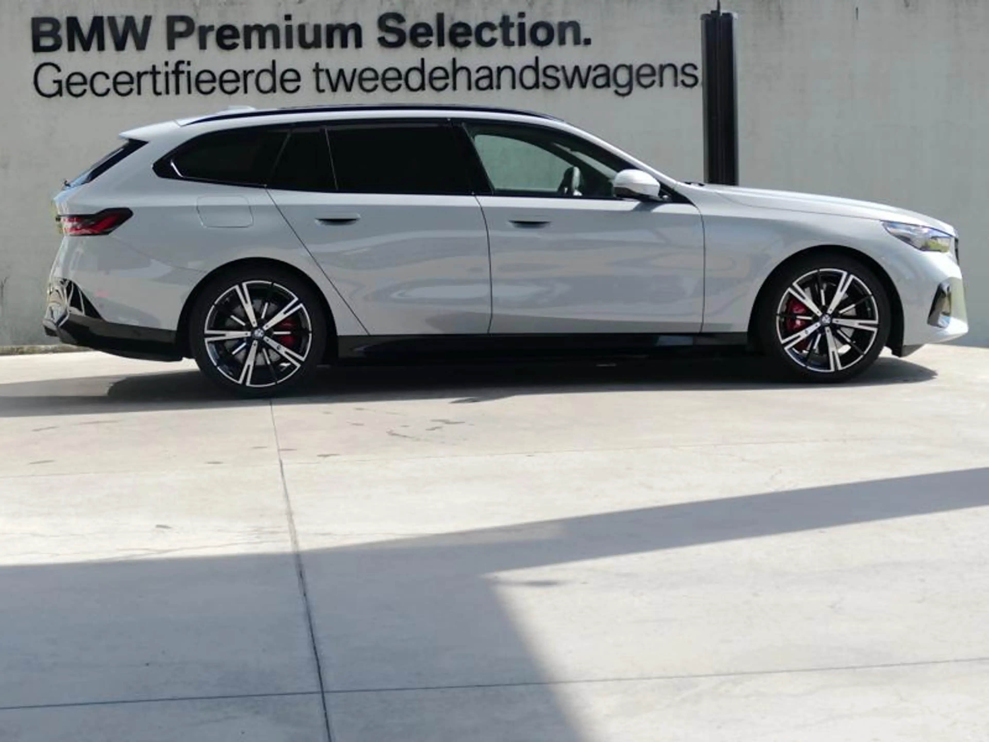 BMW i5 eDrive40 Touring M Sport Pro | PANO | Drive Pro — photo 3