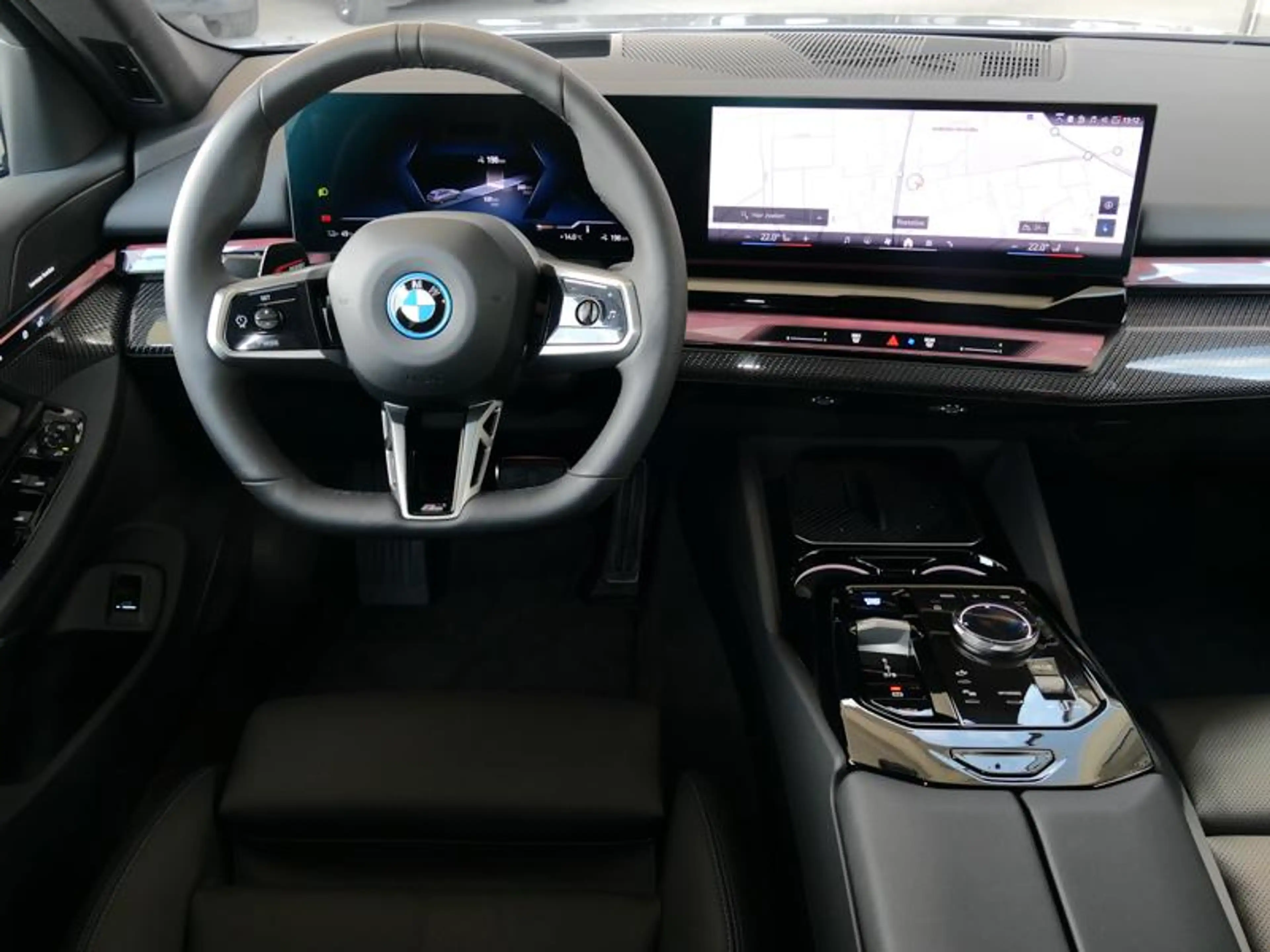 BMW i5 eDrive40 Touring M Sport Pro | PANO | Drive Pro — photo 8