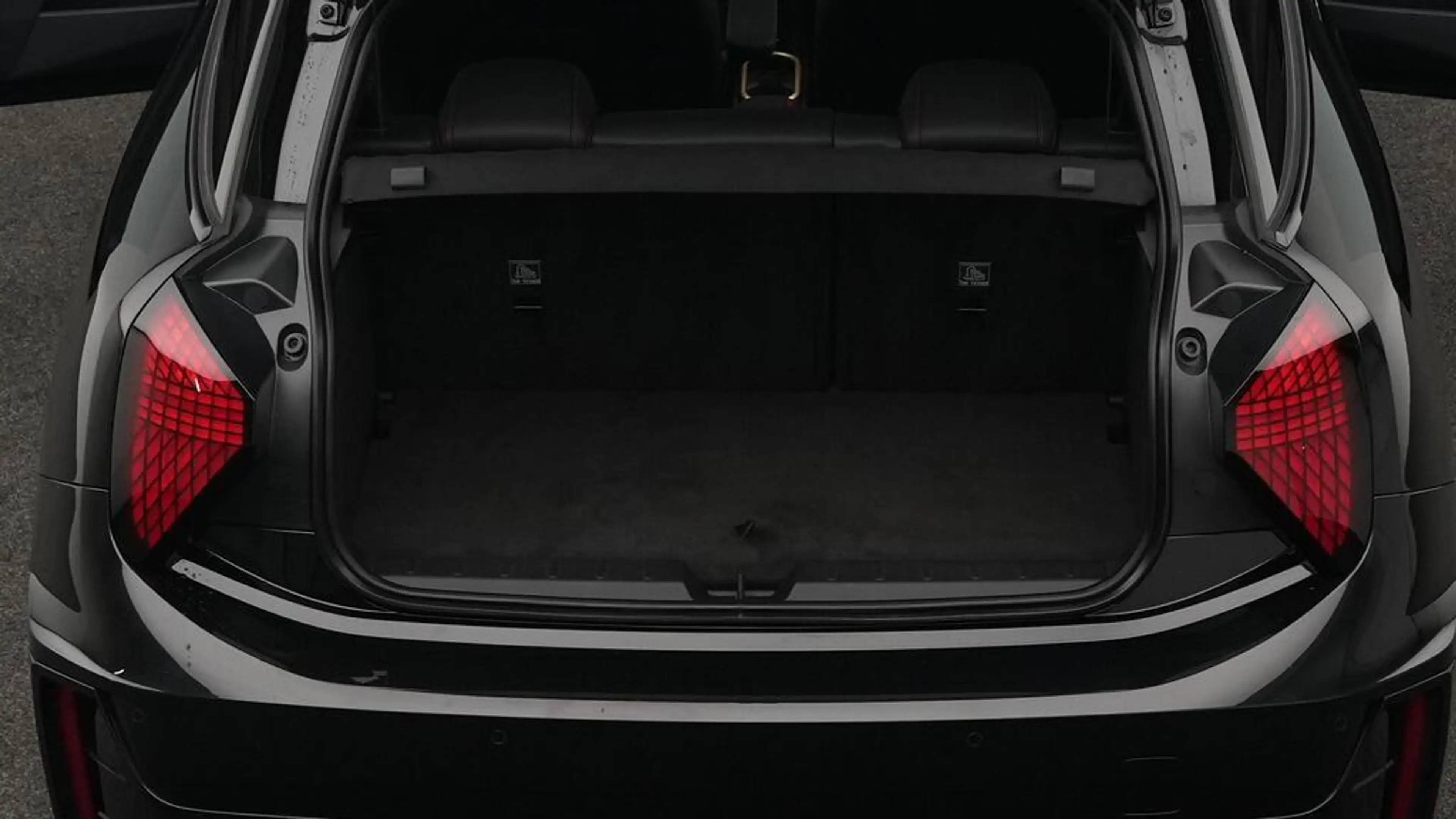 MINI Cooper SE John Cooper Works Trim — photo 24