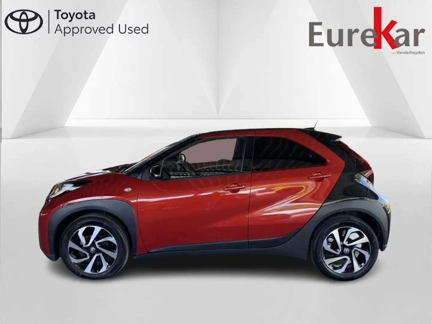 Toyota Aygo X 1.0 VVT-I X PULSE Rood - 2