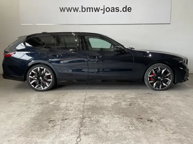 BMW 5 Series view 11