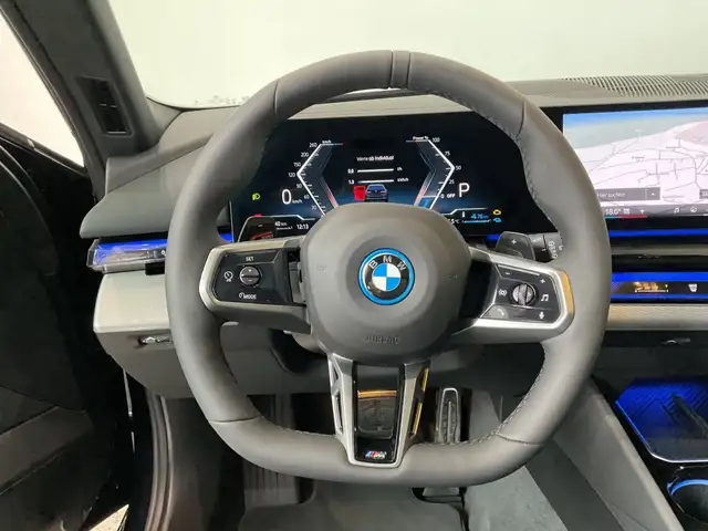 BMW 5 Series view 4