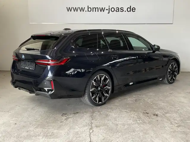 BMW 5 Series view 14