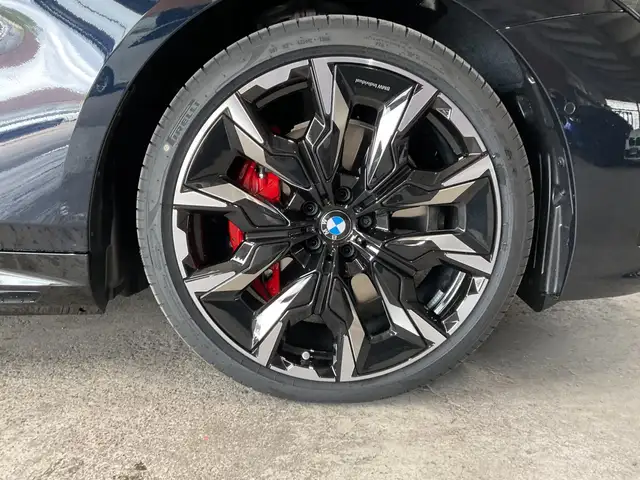 BMW 5 Series view 12