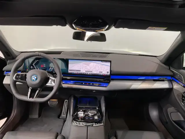 BMW 5 Series view 3