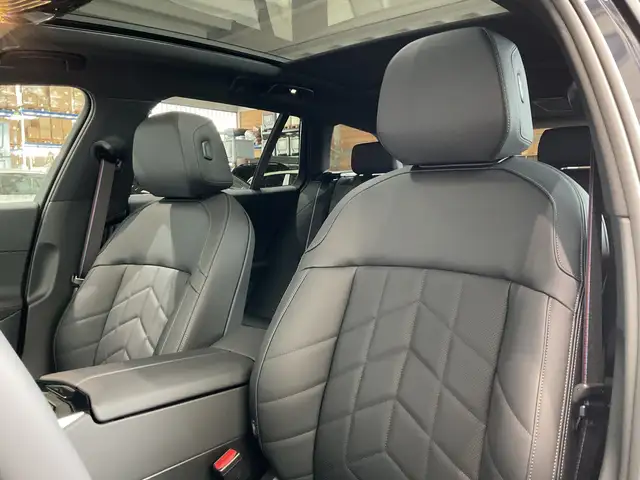 BMW 5 Series view 8