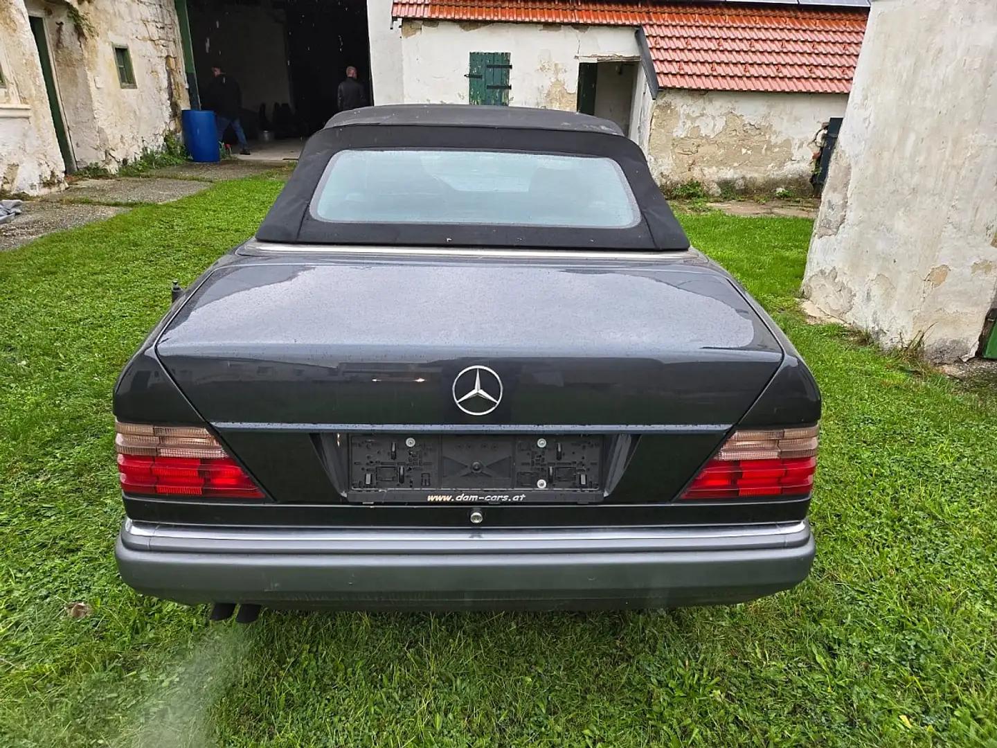Mercedes-Benz E 320 Cabrio Aut. Schwarz - 2