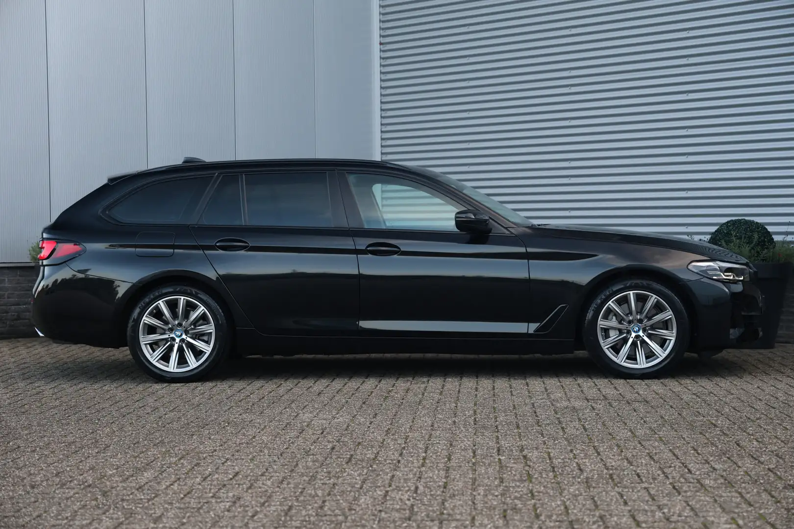 BMW 530 5-serie Touring 530e Executive 292PK NAP|Sportstoe Zwart - 2