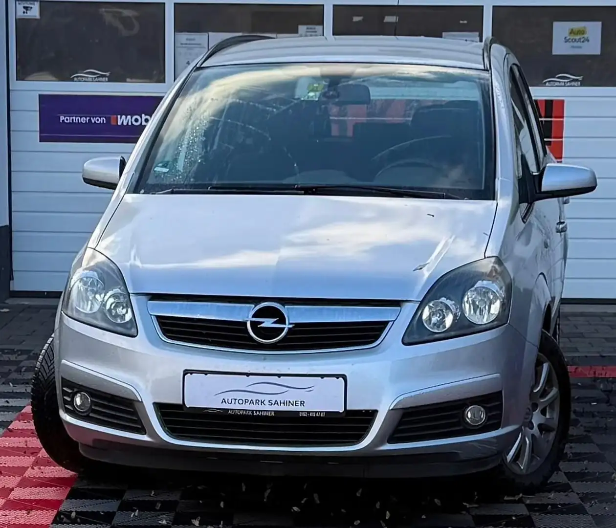 Opel Zafira ZAFIRA B / TEMPOMAT / KLIMA / 7SITZER Silber - 1