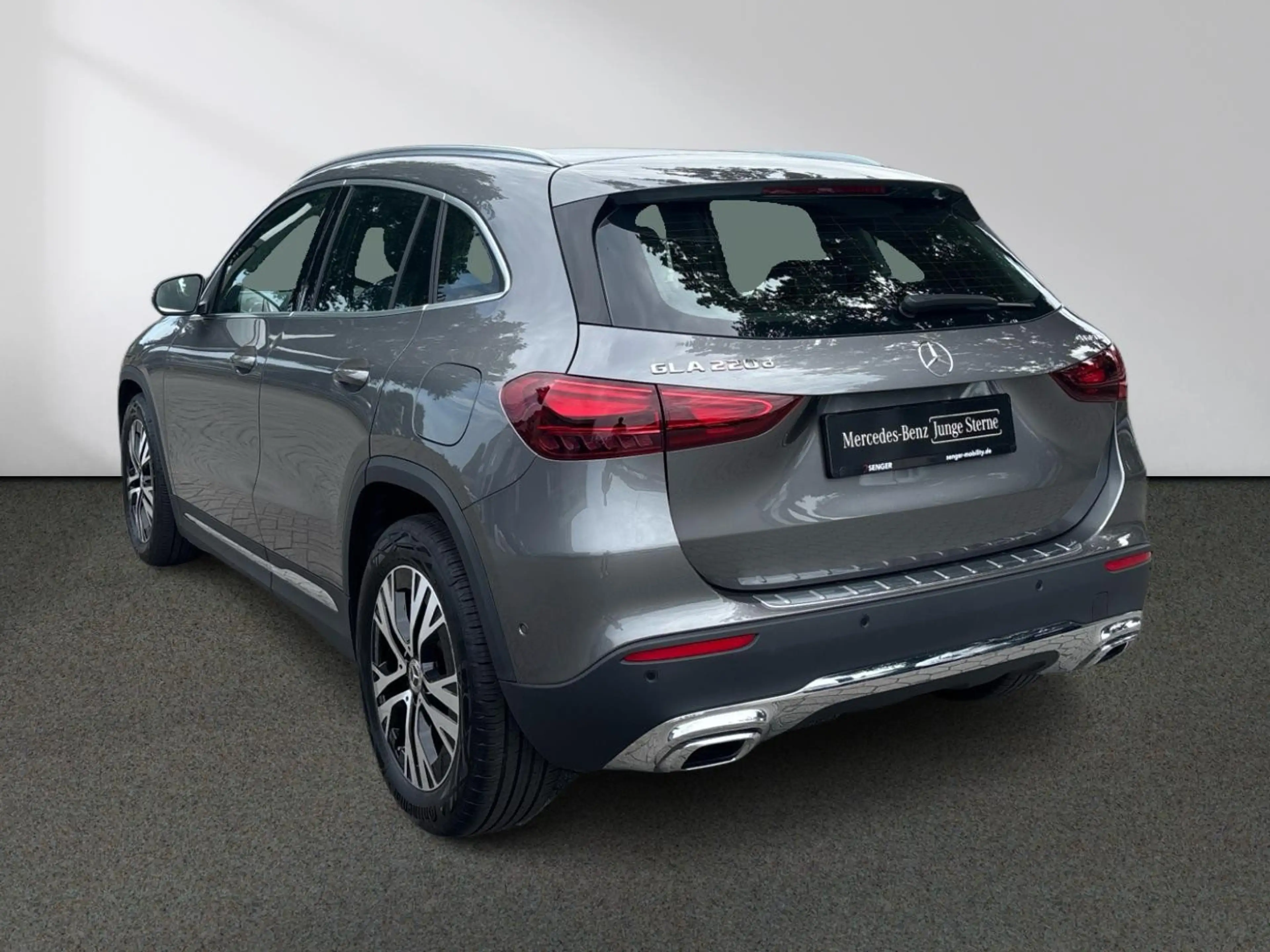 Mercedes-Benz GLA 220 d 4M Progressive-Advanced Kamera CarPlay — photo 4
