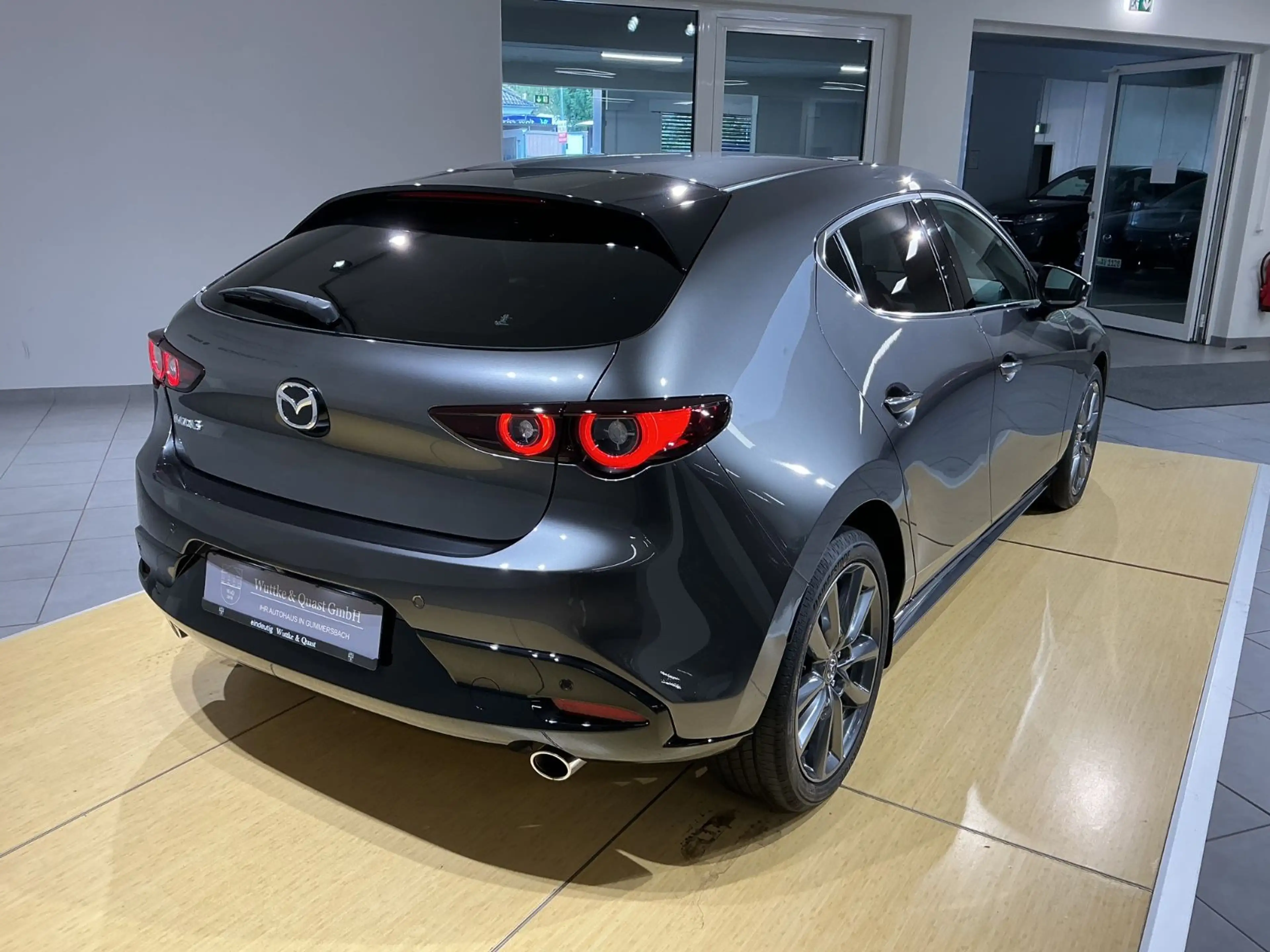 Mazda 3 Exclusive-Line *BOSE*360°*Matrix*Carplay* — photo 3