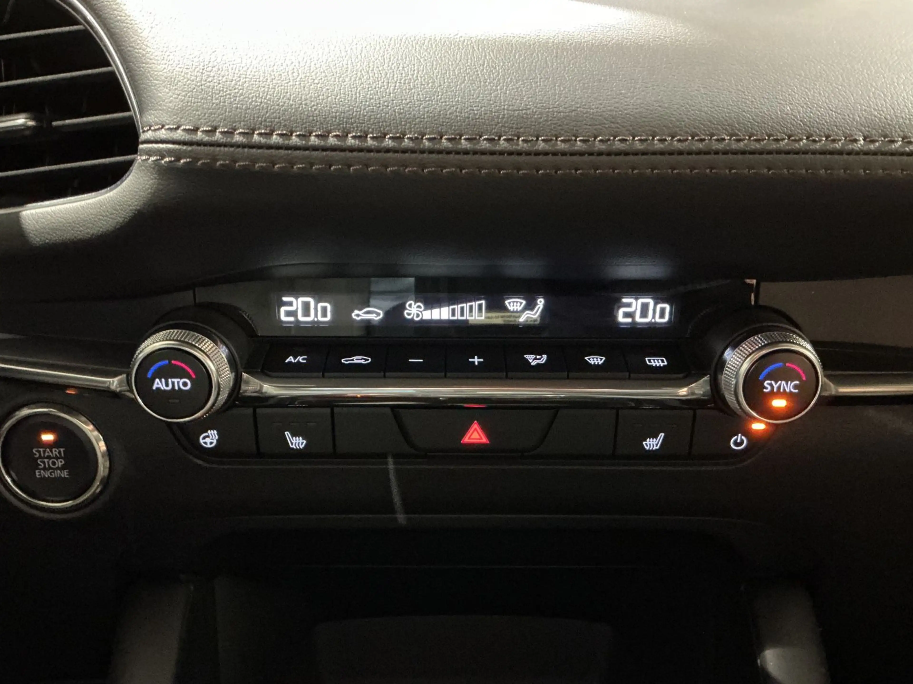 Mazda 3 Exclusive-Line *BOSE*360°*Matrix*Carplay* — photo 15