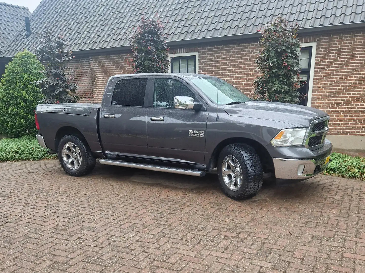 Dodge RAM Slt 4x4 Bruin - 1