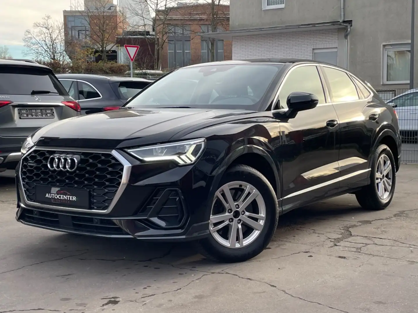 Audi Q3 Sportback 40 TDI quattro Schwarz - 1