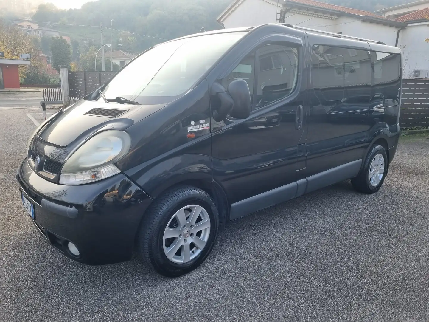 Renault Trafic Trafic 2.5 DCI 140 pc-tn pass privi. Schwarz - 2
