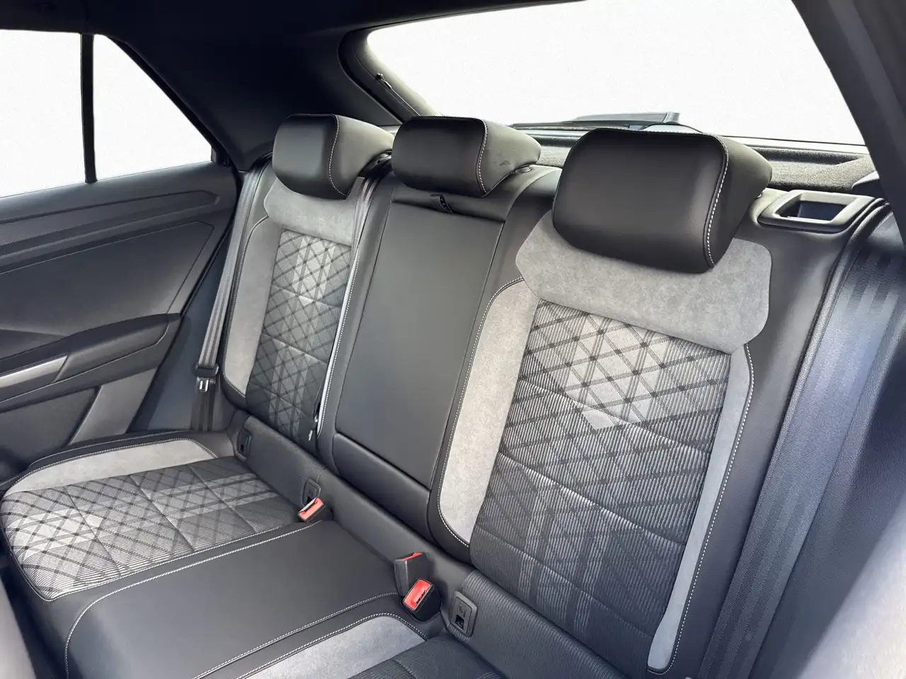 Volkswagen T-Roc R-Line 1.5 E2 R-L BT110 TSID7F, миниатюра 12