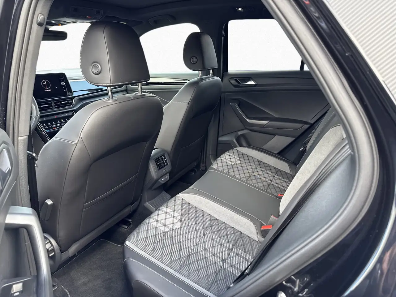 Volkswagen T-Roc R-Line 1.5 E2 R-L BT110 TSID7F, миниатюра 13