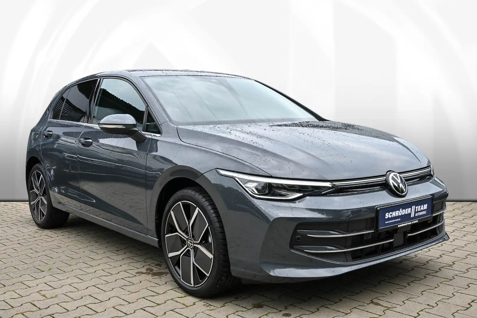 Volkswagen Golf VIII 1.5 TSI Style Grijs - 2