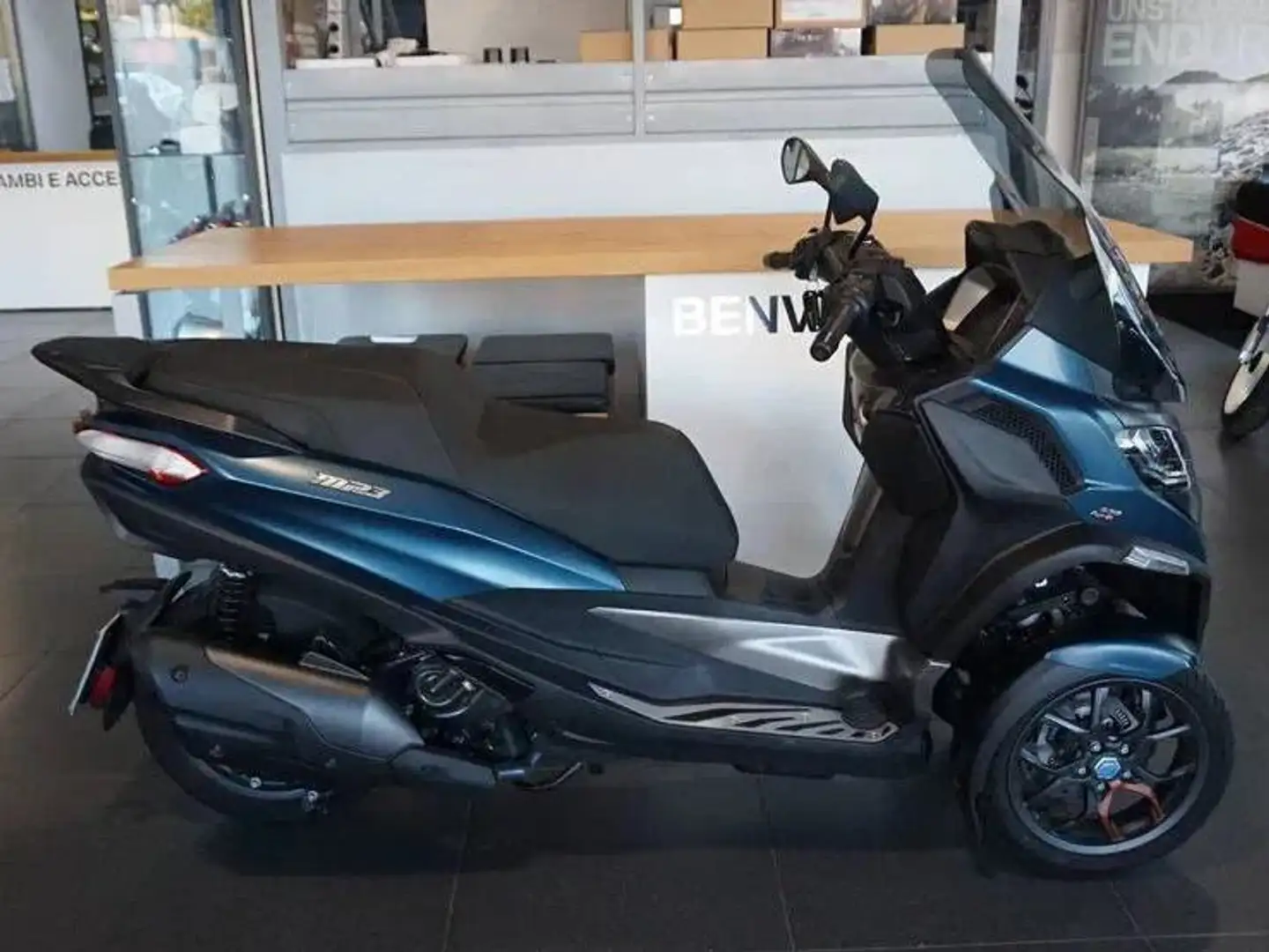 Piaggio MP3 530 Blue - 1