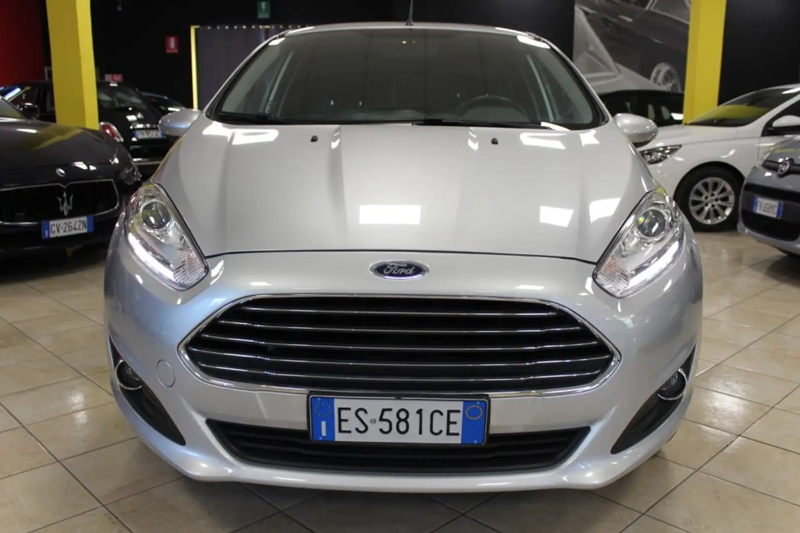 Ford Fiesta 1.2 60CV 5 porte 70000 Km !!! OK NEOPATENTATI Grijs - 1