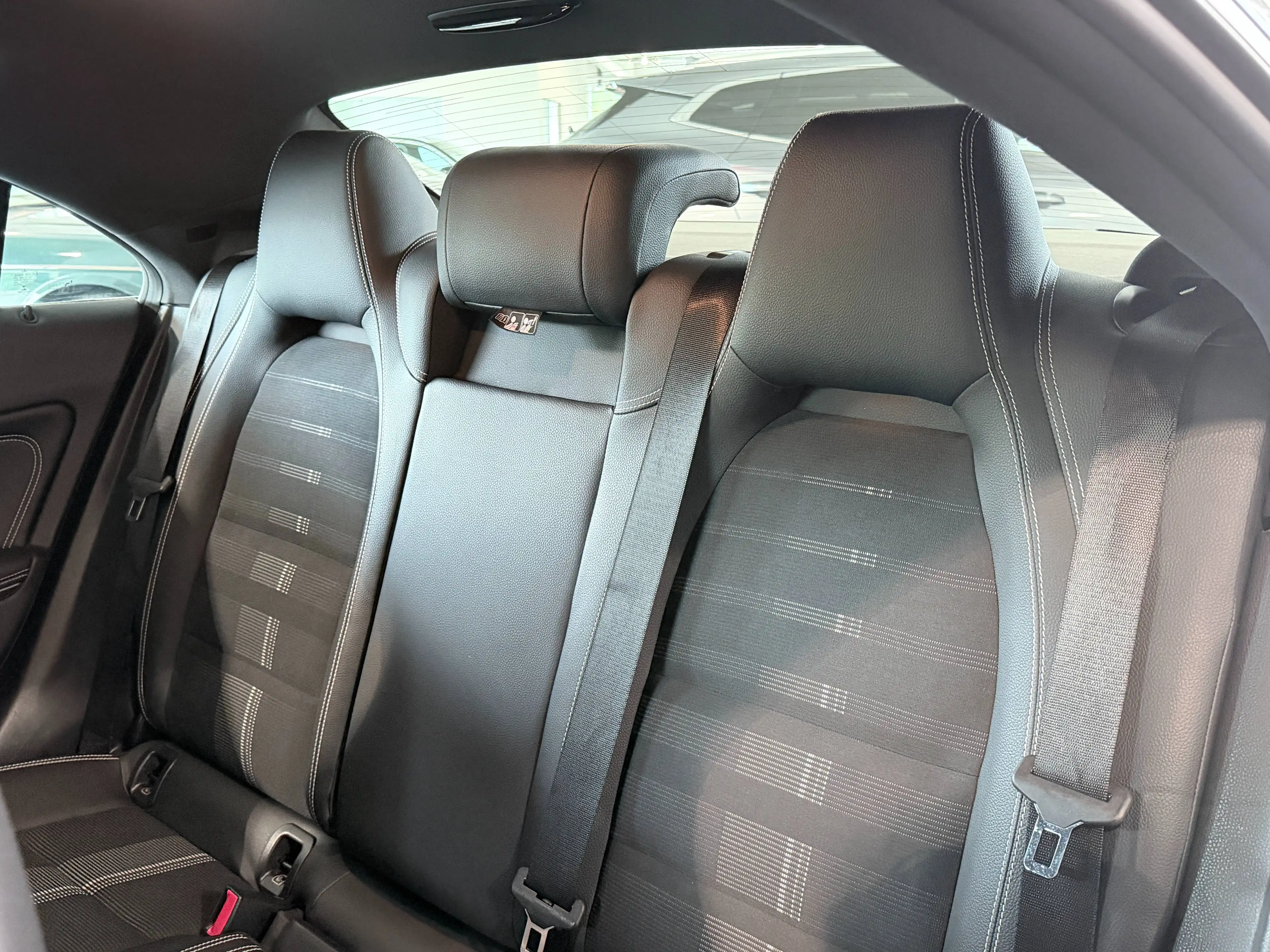 Mercedes-Benz CLA 180 CLA 180 / PDC / Stoelverwarming — photo 8