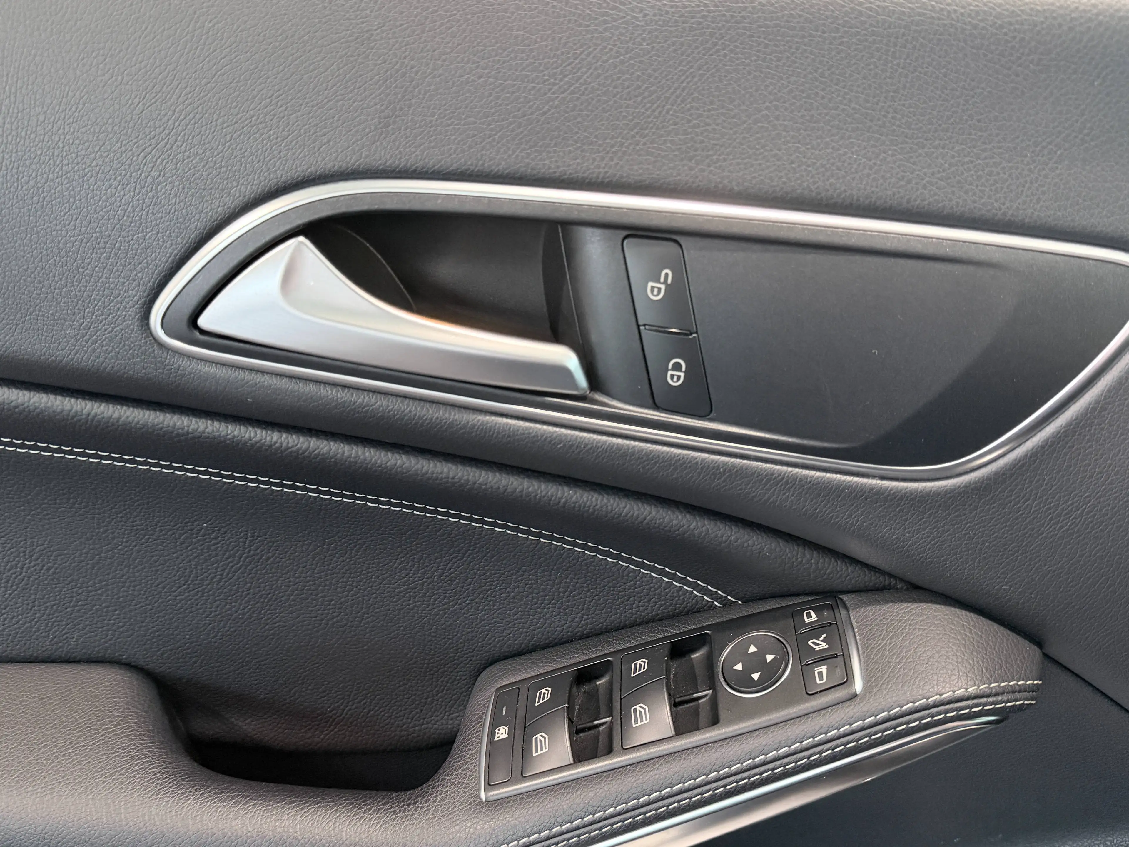 Mercedes-Benz CLA 180 CLA 180 / PDC / Stoelverwarming — photo 14