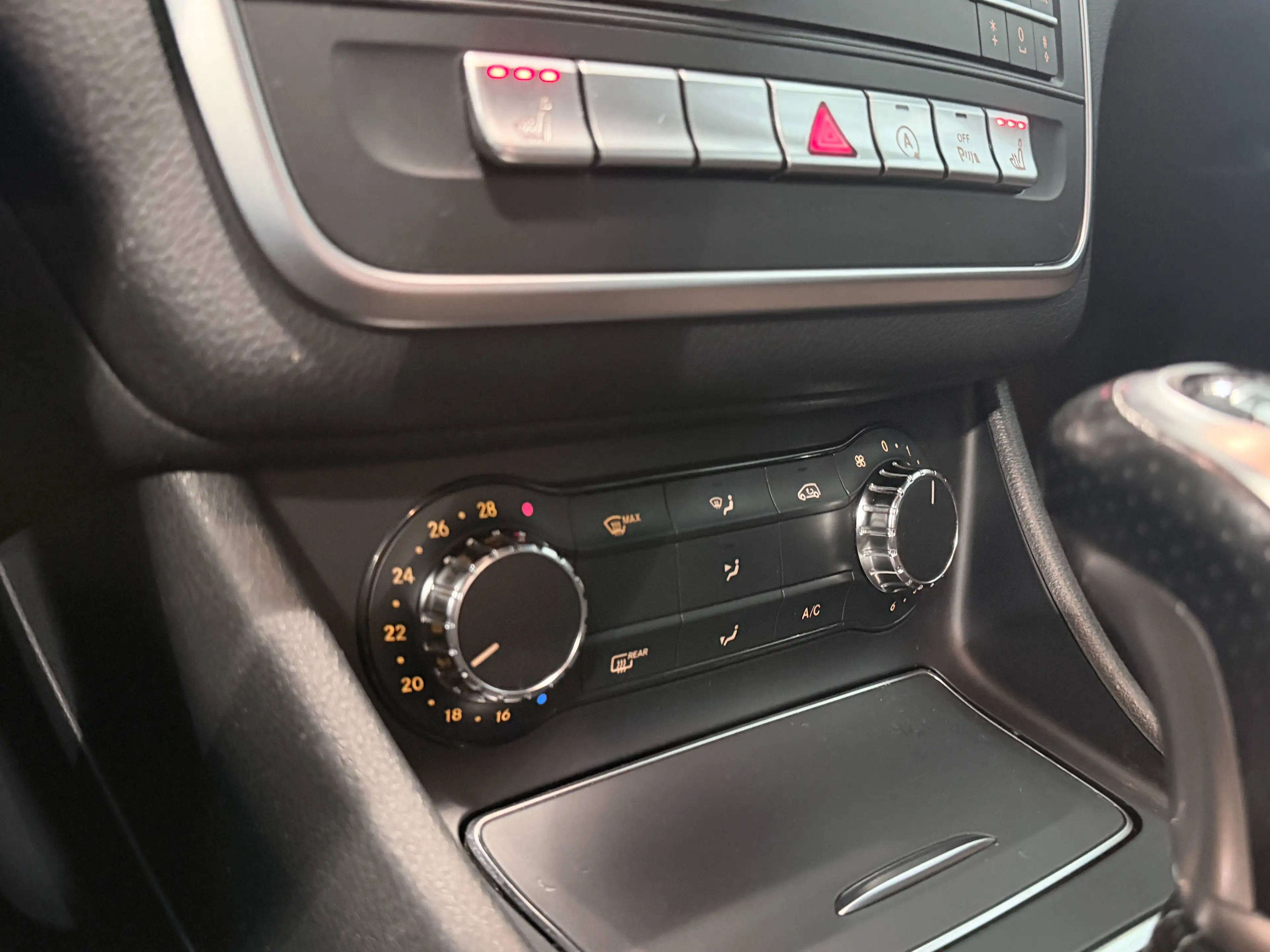 Mercedes-Benz CLA 180 CLA 180 / PDC / Stoelverwarming — photo 13