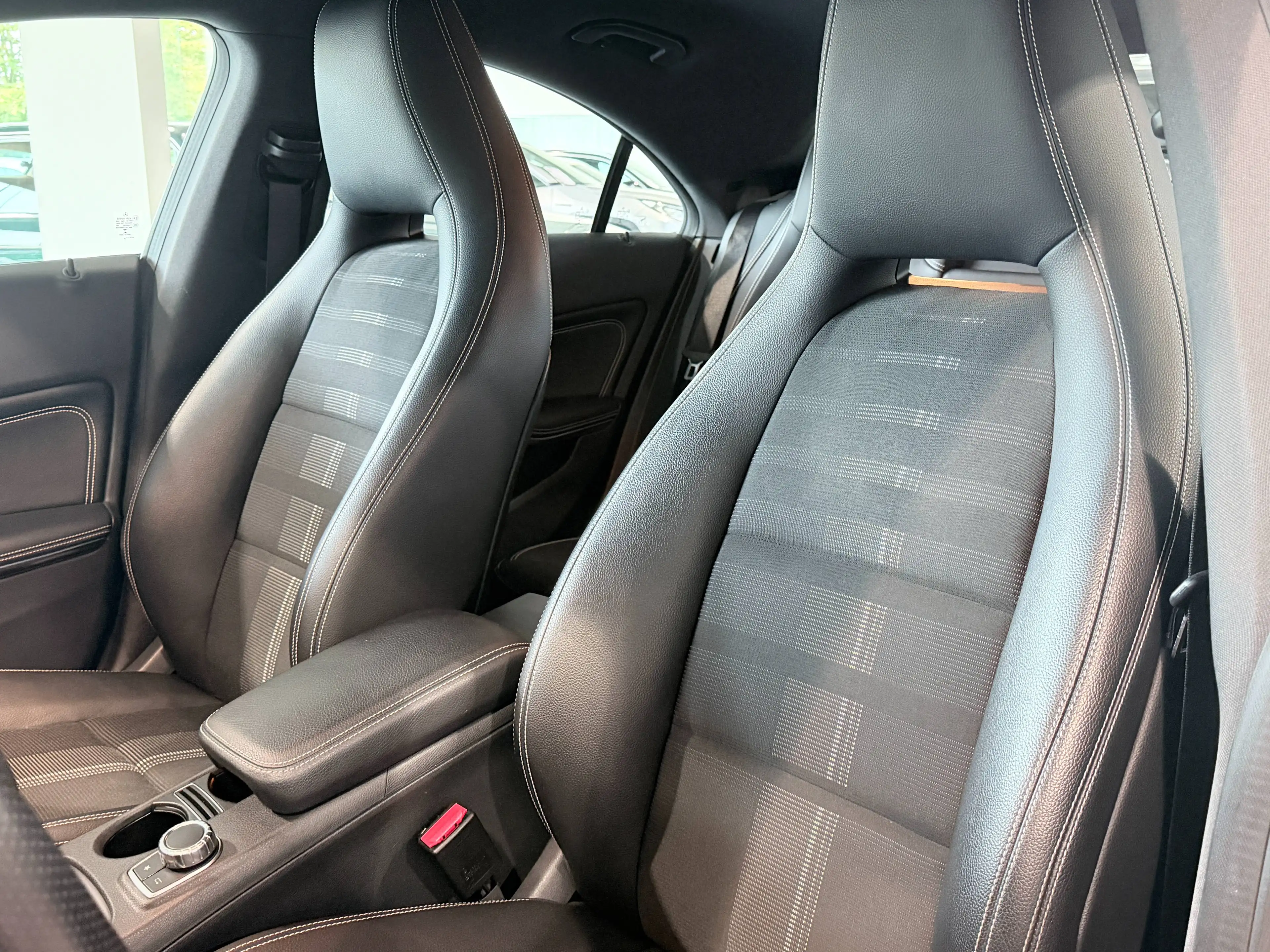 Mercedes-Benz CLA 180 CLA 180 / PDC / Stoelverwarming — photo 5