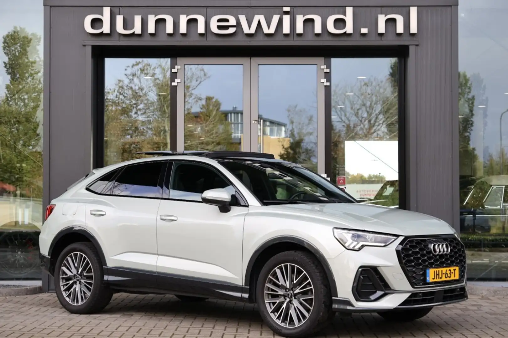 Audi Q3 45 TFSIe S EDITION *PANO*TREKHAAK*TAUSILBER METALL Zilver - 2