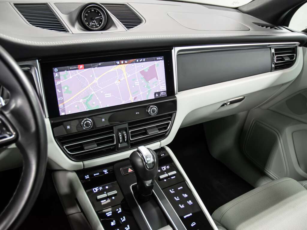 2023 Porsche Macan PLATINUM EDITION 4dr All-Wheel Drive Automatic thumb 7