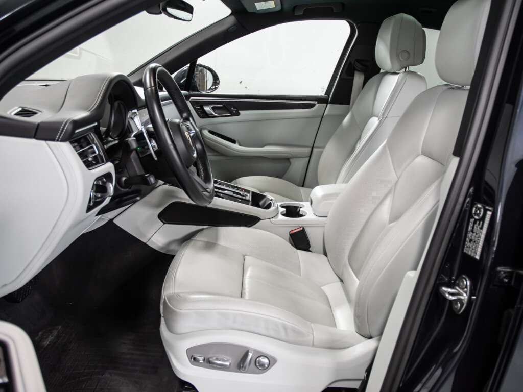 2023 Porsche Macan PLATINUM EDITION 4dr All-Wheel Drive Automatic thumb 16