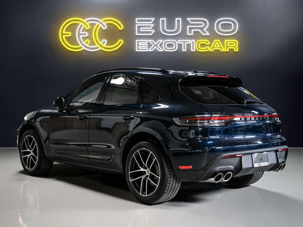 2023 Porsche Macan PLATINUM EDITION 4dr All-Wheel Drive Automatic alt 4
