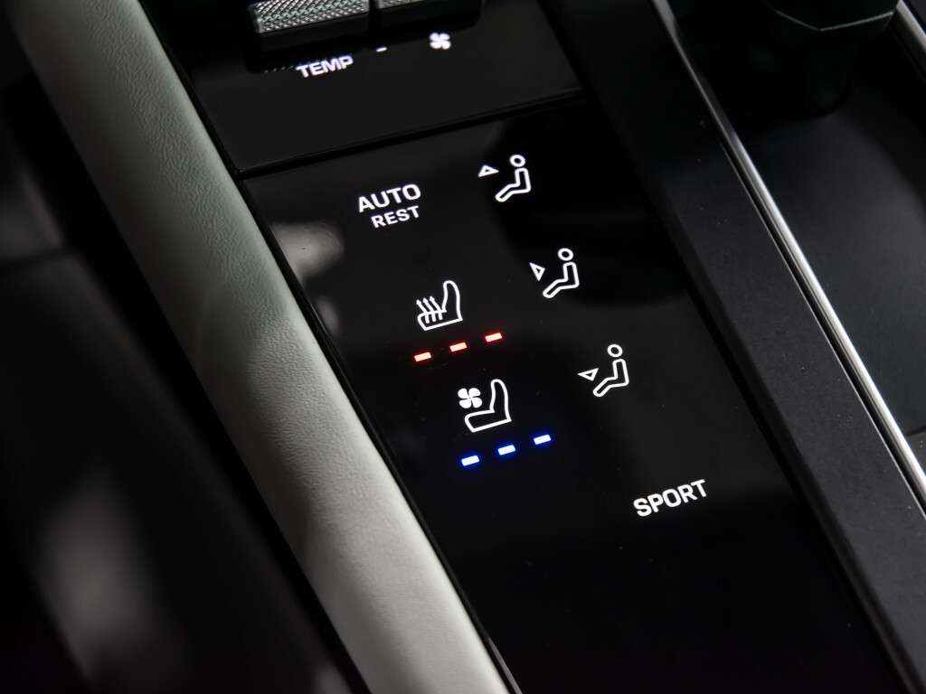 2023 Porsche Macan PLATINUM EDITION 4dr All-Wheel Drive Automatic thumb 13