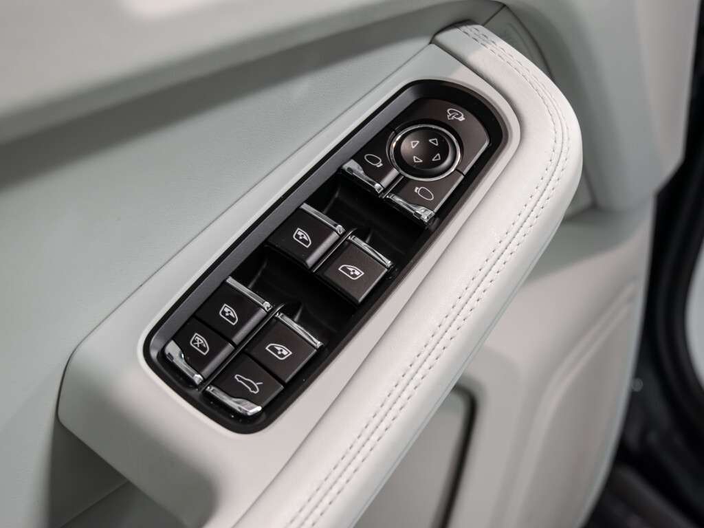 2023 Porsche Macan PLATINUM EDITION 4dr All-Wheel Drive Automatic thumb 21