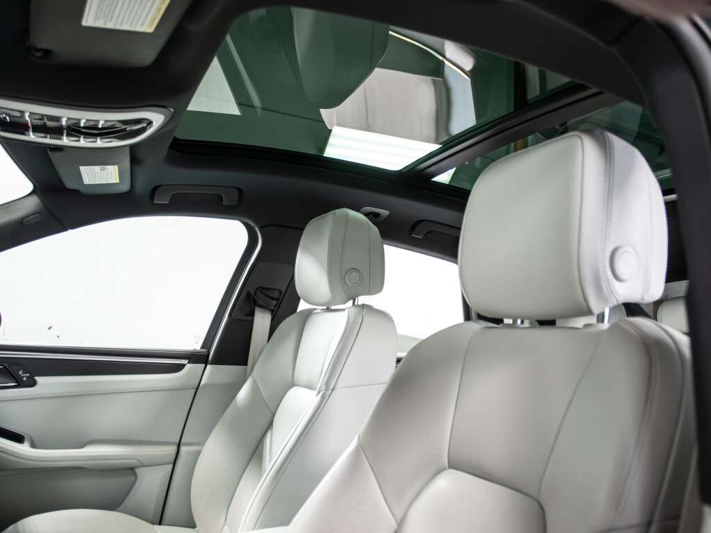 2023 Porsche Macan PLATINUM EDITION 4dr All-Wheel Drive Automatic thumb 18