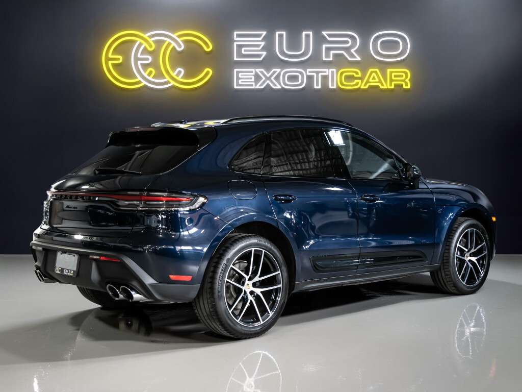 2023 Porsche Macan PLATINUM EDITION 4dr All-Wheel Drive Automatic alt 5