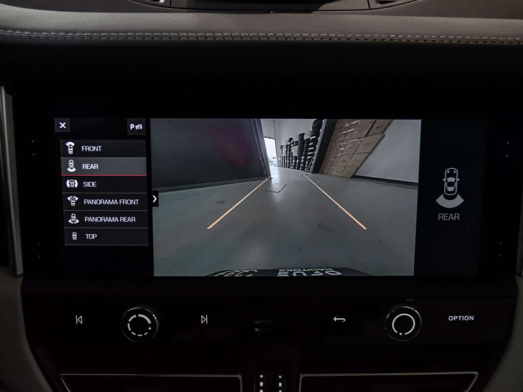 2023 Porsche Macan PLATINUM EDITION 4dr All-Wheel Drive Automatic thumb 26