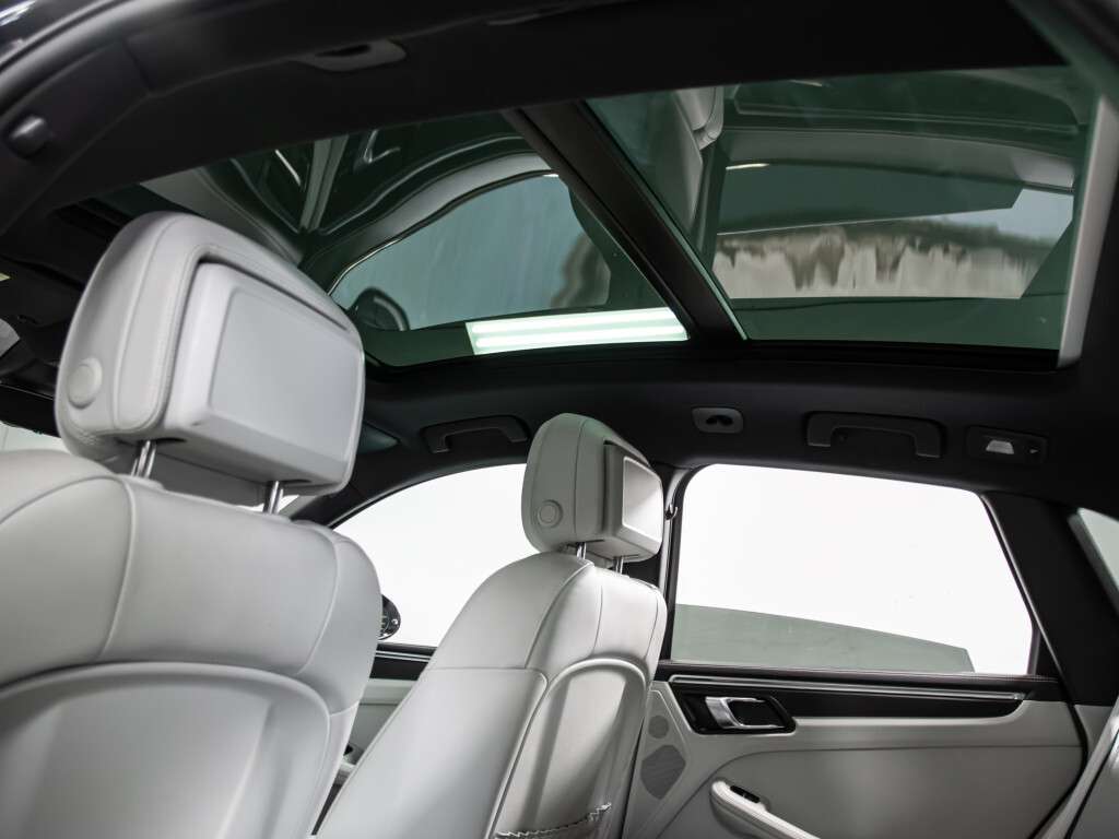 2023 Porsche Macan PLATINUM EDITION 4dr All-Wheel Drive Automatic thumb 20