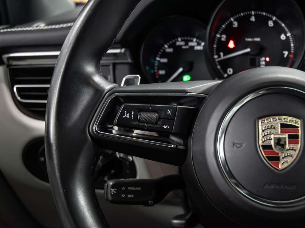 2023 Porsche Macan PLATINUM EDITION 4dr All-Wheel Drive Automatic thumb 9