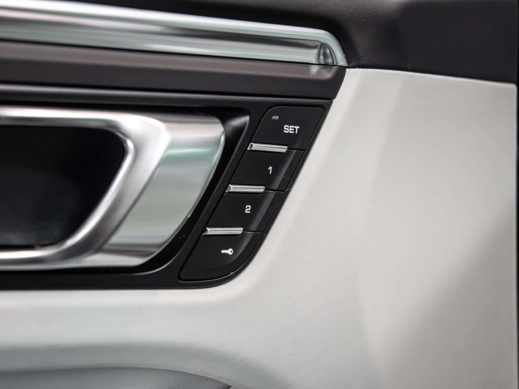 2023 Porsche Macan PLATINUM EDITION 4dr All-Wheel Drive Automatic thumb 24