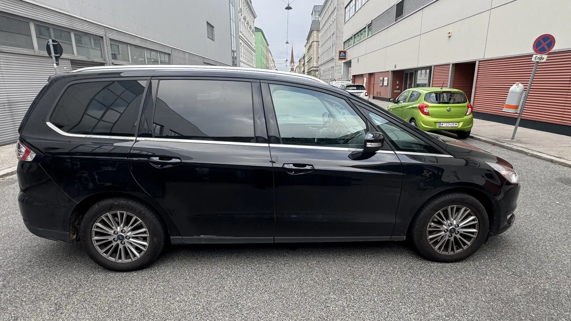 Ford Galaxy 2.0 EcoBlue TITANIUM Schwarz - 2